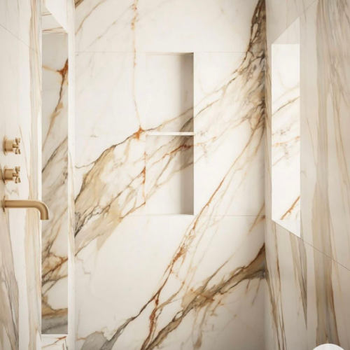 Salle de bain marbre doré