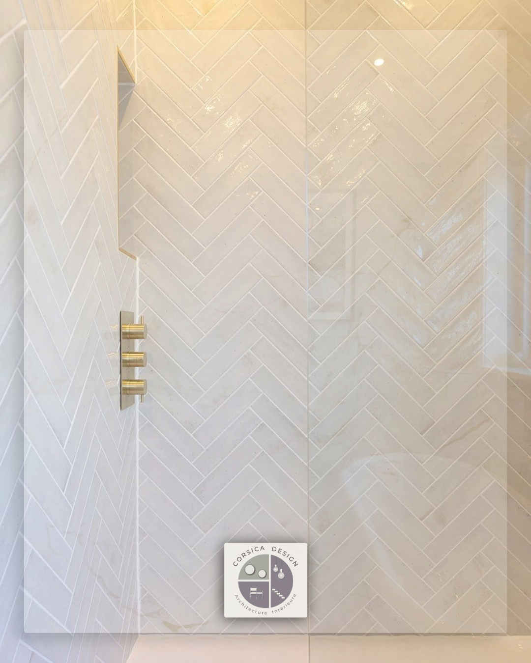 Salle de bain carrelage beige texturé